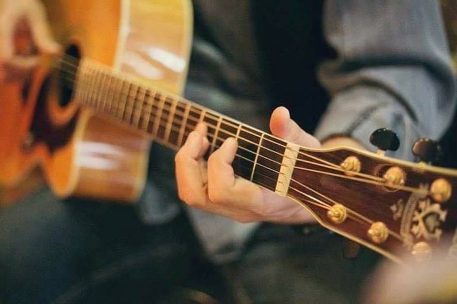 Ponedjeljak u restoranu 100 Manira - Saša Acoustic od 15h!